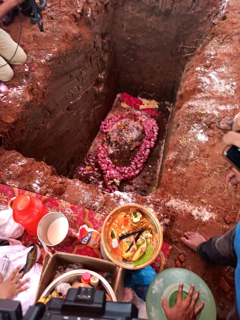 Body Heart broken: SP Balasubrahmanyam Funeral Last Photos