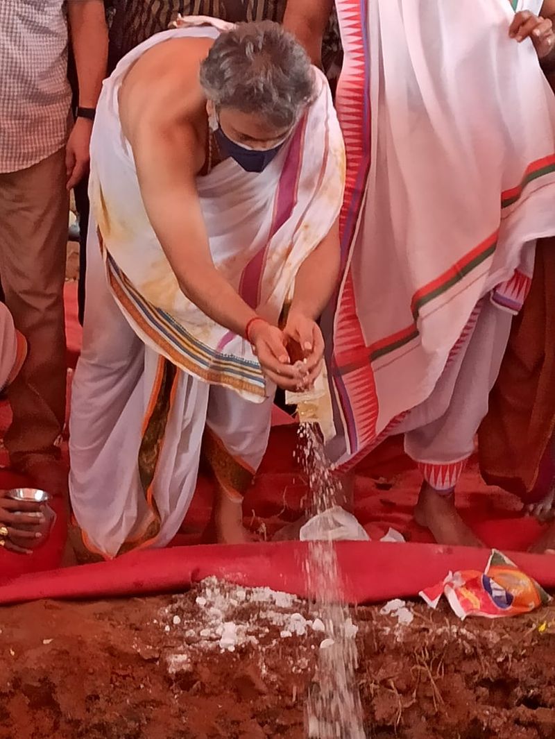 Body Heart broken: SP Balasubrahmanyam Funeral Last Photos