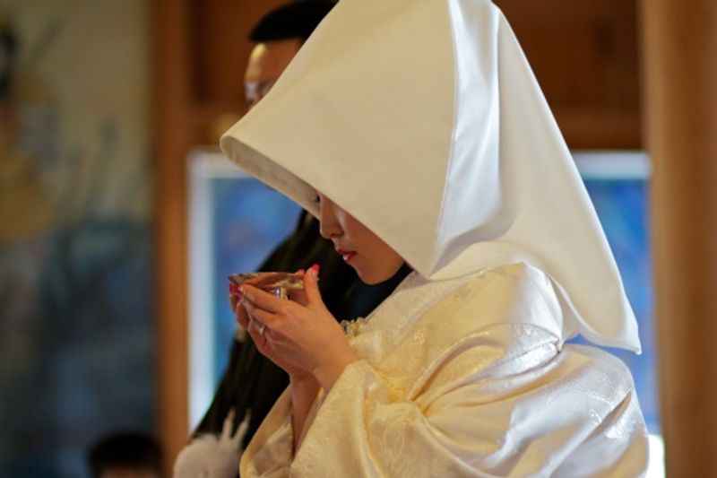 Japan newlyweds can receive up to 600,000 yen to start new life