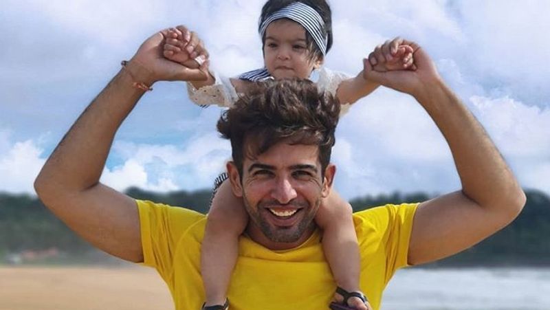 बता दें कि माही ने शादी के 8 साल बाद 21 अगस्त, 2019 को बेटी को जन्म दिया था। कपल की शादी 2011 में हुई थी।