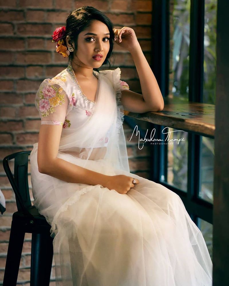 Actress Anikha surendran Latest Photos going viral