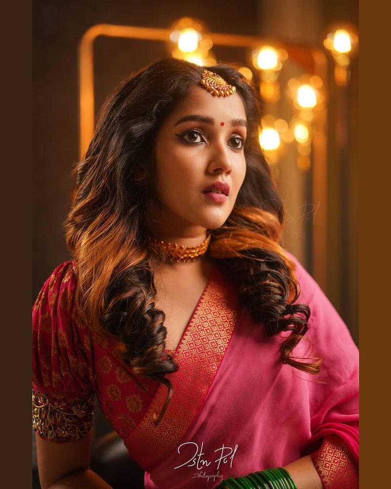 Anikha Surendran Latest White Saree Photos going viral