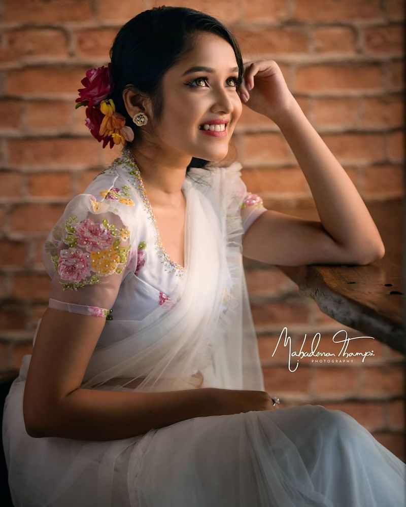 Anikha Surendran Latest White Saree Photos going viral