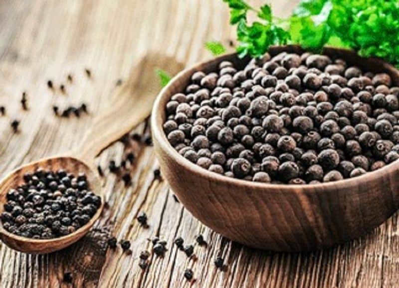 <p>সকাল বেলা খালি পেটে এই পানীয় আপনার কার্যক্ষমতার শক্তি প্রায় দ্বিগুণ বাড়িতে তুলতে সক্ষম। দীর্ঘস্থায়ী কোষ্ঠকাঠিন্য দূর করতে সহায়ক।</p>