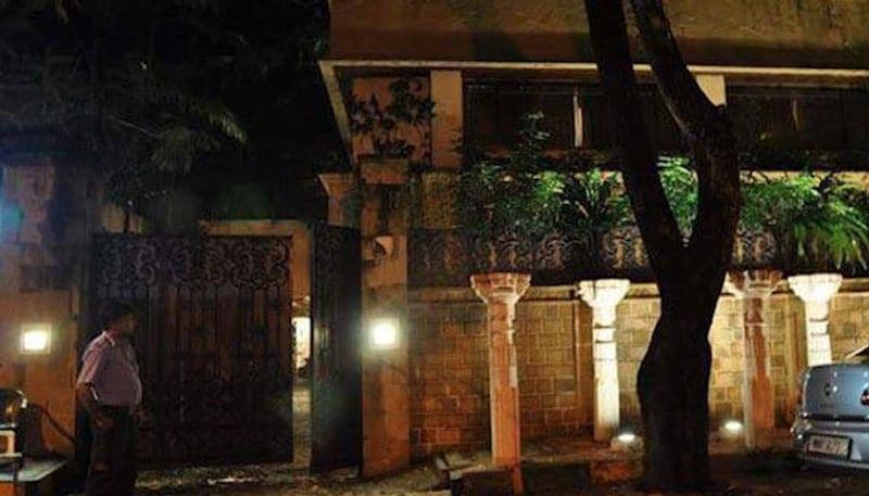 Anil Kapoor
Anil Kapoor owns a lavish mansion. He lives their with his wife Sunita who is an interior designer. His son Harshvardhan and daughter Rhea lives with them. Sonam is now married and stays in Mumbai and London.