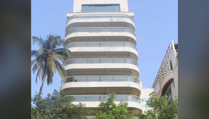Aamir Khan
Mr. Perfectionist home is no less than a perfection in itself. He stays with his wife Kiran and son Azad in 5,000 sq feet apartment in Bella Vista Apartment in Bandra.