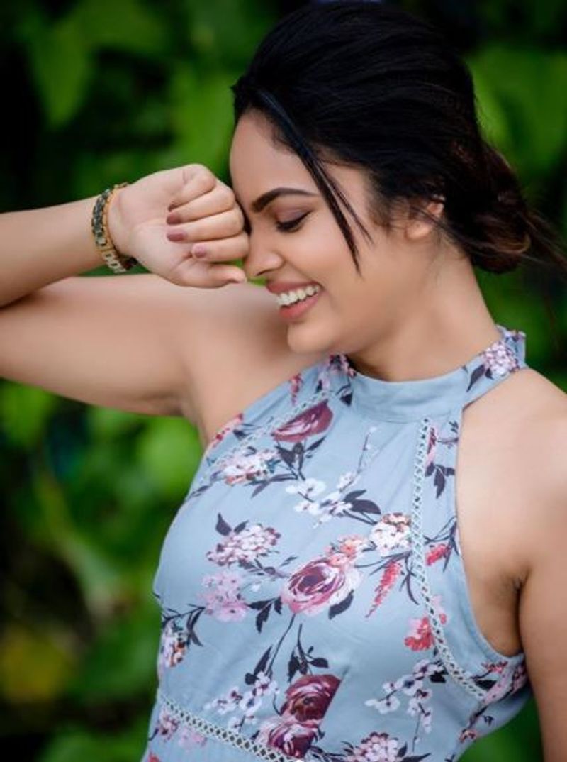 actress nandita swetha latest glamour photo shoot