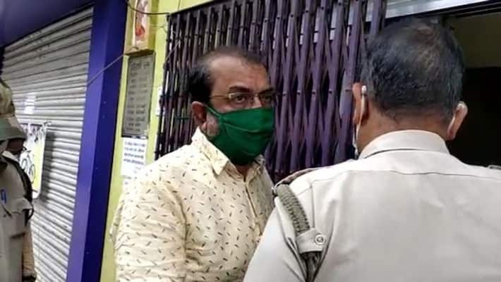 Fire arms seized from the home of TMC leader Nityananda Chatterjee in Burdwan BTG Fire arms seized from the home of TMC leader Nityananda Chatterjee in Burdwan BTG