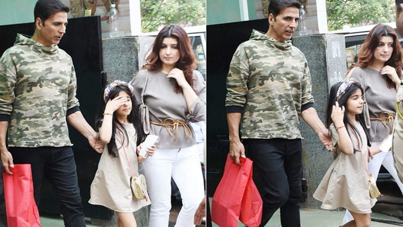 अक्षय कुमार अपनी बेटी नितारा से काफी क्लोज हैं और बिटिया की छोटी से छोटी डिमांड को भी वह हर तरह से पूरा करने की कोशिश करते हैं। फोटो में बाप-बेटी की बॉन्डिंग साफतौर पर देखी जा सकती है।