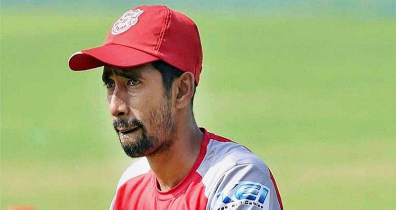 IPL 2020: Team India coach Ravi Sashtri appreciates Saha, Dhoni fans trolls him CRA