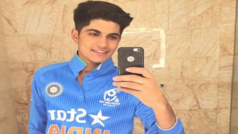 साल -2018 अंडर -19 वर्ल्ड कप में शुभमन गिल ने पांच मैचों में 124 की औसत से 372 रन बनाए थे। इस शानदार प्रदर्शन के बाद ही क्रिकेट प्रेमी उन्हें जूनियर डॉन ब्रेडमैन कहने लगे थे। शुभमन गिल ने फर्स्ट क्लास क्रिकेट में 21 मैच खेलते हुए 73.27 की स्ट्राइक रेट के साथ 2133 रन और टी 20 में 37 मैच खेलकर 777 रन बनाए हैं।
