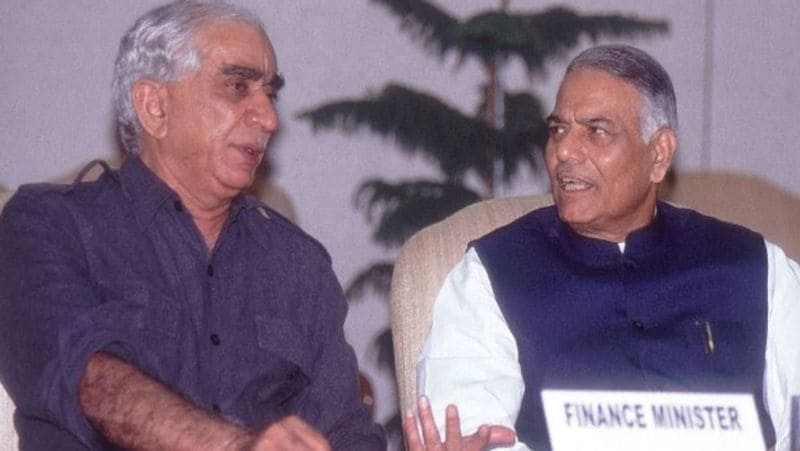 2012 में भाजपा ने उन्हें उप राष्ट्रपति पद का उम्मीदवार बनाया, लेकिन, यूपीए के हामिद अंसारी के हाथों हार का सामना करना पड़ा था। जसवंत अटल बिहारी वाजपेयी की सरकार में रक्षामंत्री, विदेश मंत्री और वित्त मंत्री जैसे पदों का भार संभाला था। 
