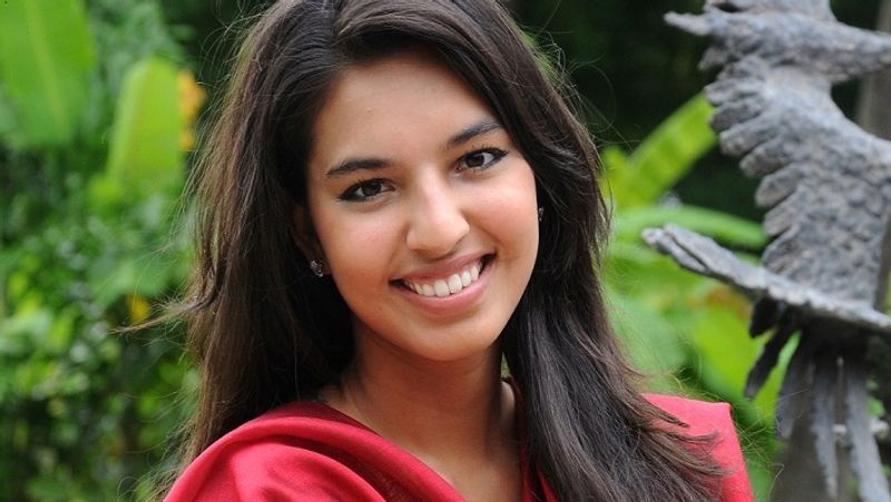 मानसी किर्लोस्कर (Manasi Kirloskar)
मानसी किर्लोस्कर बेंगलुरु के बिजनेसमैन विक्रम किर्लोस्कर की बेटी हैं। मानसी किर्लोस्कर सिस्टम्स लिमिटेड डिजाइन्स फॉर ग्रोथ की डायरेक्टर हैं। वे अपनी फैमिली के हेल्थकेयर और रियल एस्टेट के बिजनेस को आगे बढ़ा रही हैं।