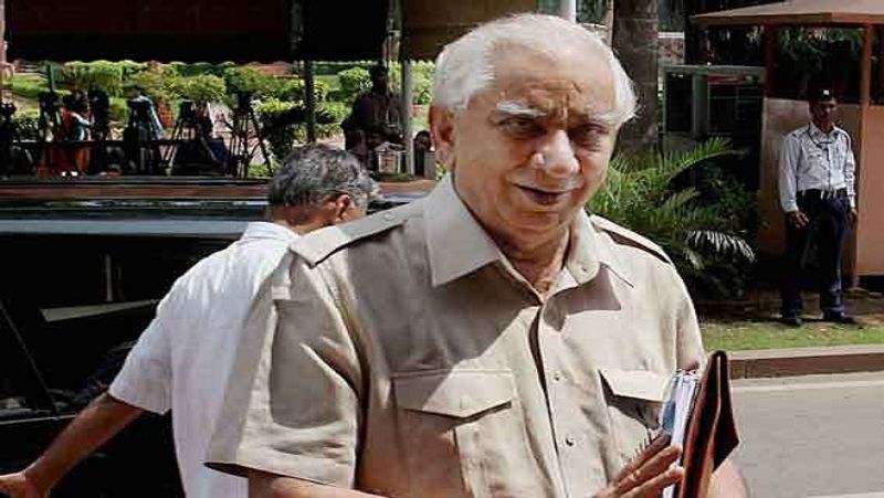 जसवंत सिंह के पास 3 अरबी घोड़े भी थे। इनमें से 2 घोड़े उन्हें सऊदी अरब के शहजादे ने दिए थे। जोधपुर में जसवंत सिंह का फार्म हाउस है। वहीं ये घोड़े भी रखे गए थे।
