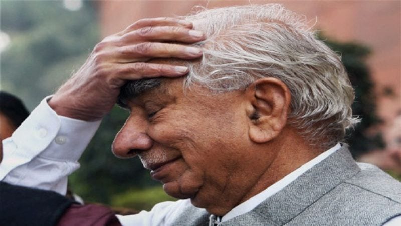 साल 2009 तक जसवंत सिंह राज्य सभा में विपक्ष के नेता रहे। उन्होंने गोरखालैंड के लिए संघर्ष करने वाले दलों के कहने पर दार्जिलिंग से चुनाव लड़ा और जीत दर्ज की। जसवंत सिंह को अगस्त 2009 में अपनी पुस्तक ‘जिन्नाः भारत विभाजन और स्वतंत्रता’ में पाकिस्तान के संस्थापक मोहम्मद अली जिन्ना की प्रशंसा करने पर भाजपा से निष्कासित कर दिया गया था।