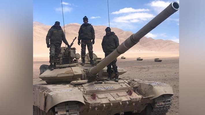 Armored forces frantic to conceive Chinese troops. Minimum fury in minus 40 degree cold. Armored forces frantic to conceive Chinese troops. Minimum fury in minus 40 degree cold.