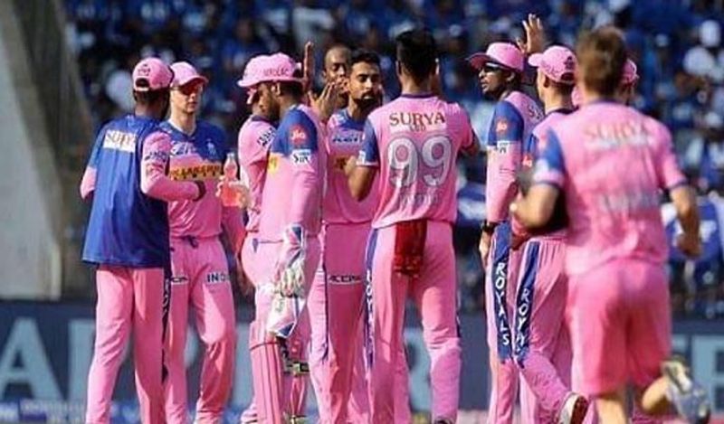 बता दें कि राजस्थान रॉयल्स ने अपने पहले मैच में 216 रन बनाकर चेन्नई की टीम को हरा दिया था। जबकि पंजाब ने भी 206 रन बना बेंगलुरु को हराया था। 