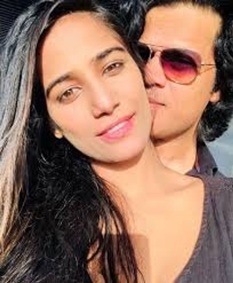 He Is Crying And Wants Me To Take The FIR Back says Poonam Pandey dpl