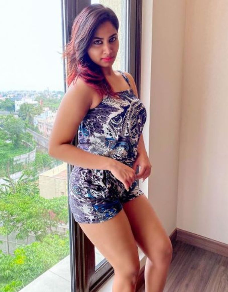 shivani narayanan latest hot photo gallery