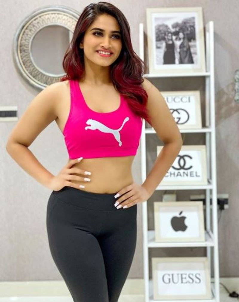 shivani narayanan latest hot photo gallery
