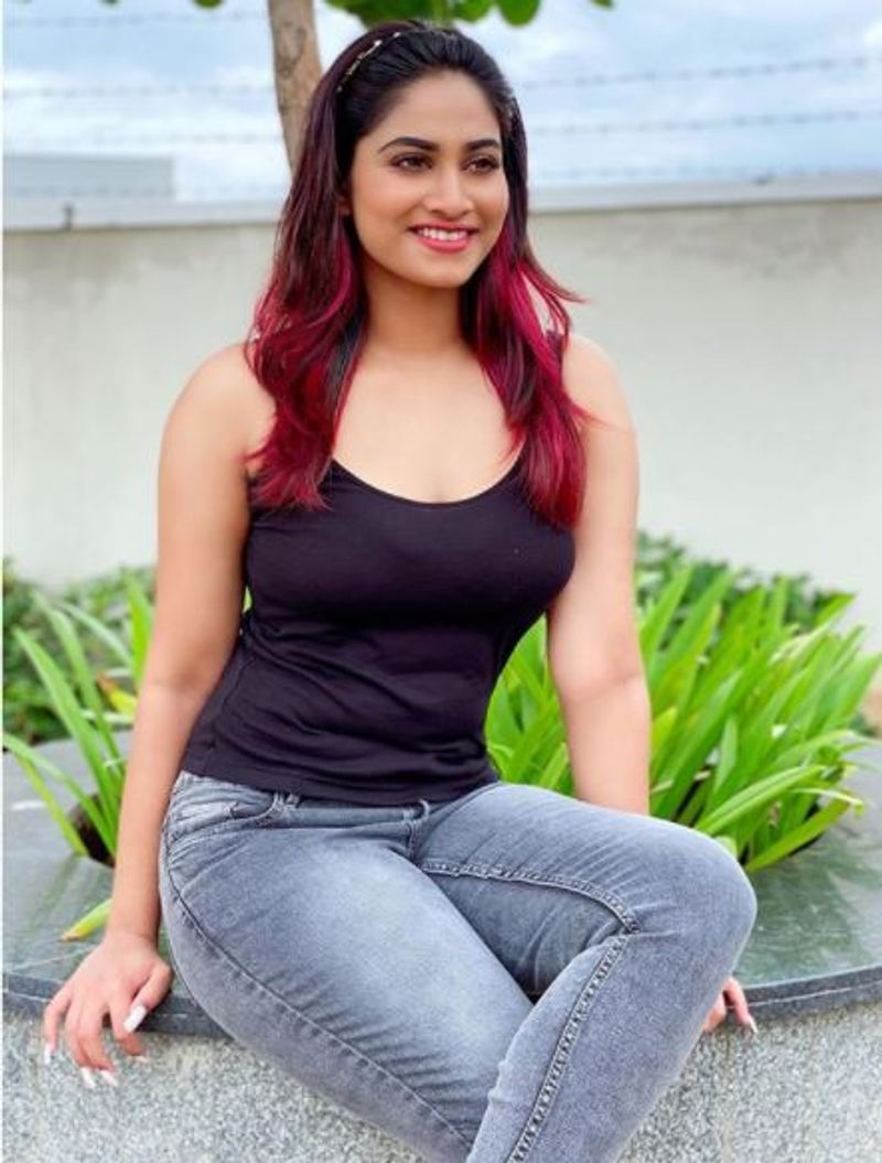 shivani narayanan latest hot photo gallery