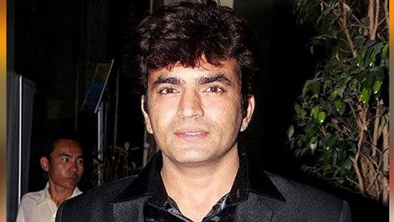 राजा चौधरी बिग बॉस के घर के सबसे गुस्सैल सदस्यों में से एक माने जाते हैं। टास्क के दौरान वे अपने आगे किसी की नहीं चलते देते थे, जिसकी वजह से टास्क बर्बाद हो जाता था।