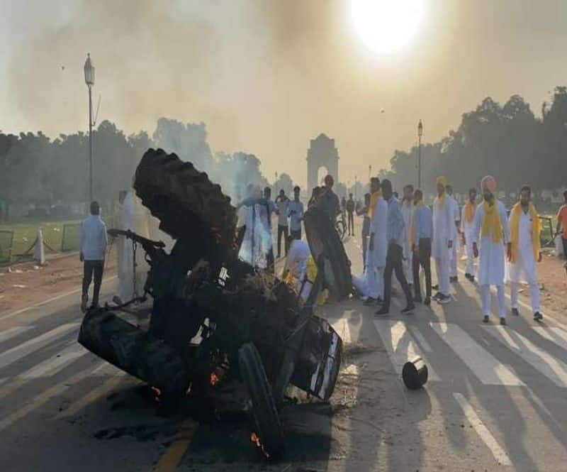 tractor set on fire protest against farm law near india gate bsm