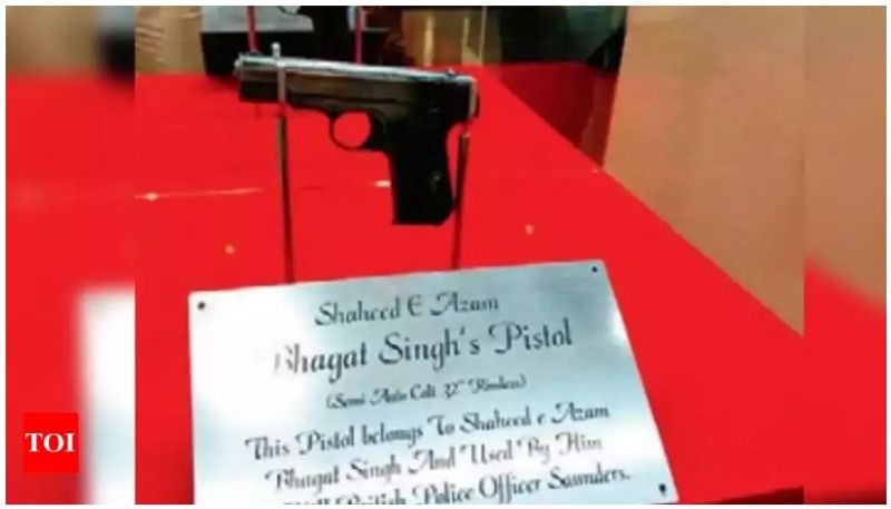 events that lead to hanging of Bhagat Singh, what gandhi did to avert it
