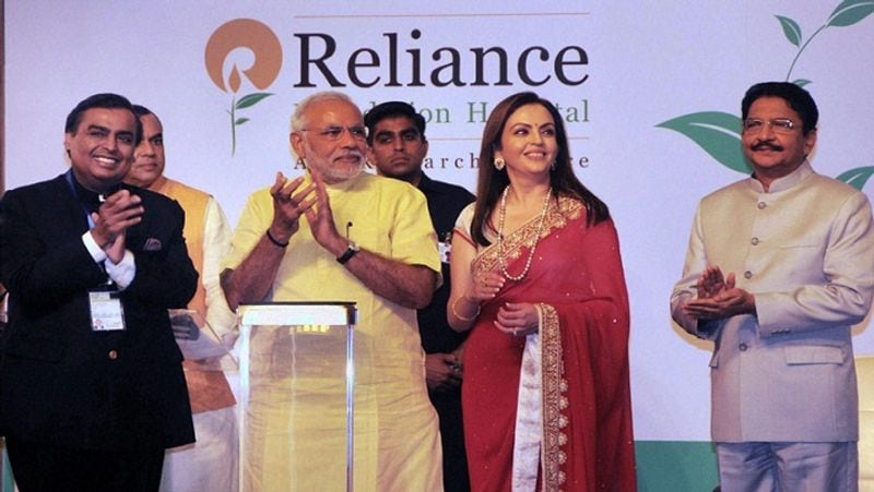 रिलांयस फाउंडेशन भी आर्ट को दे रहा बढ़ावा
नीता अंबानी ने कहा कि रिलायंस फाउंडेशन के जरिए भारतीय कला और संस्कृति का दुनियाभर में प्रचार-प्रसार किया जा रहा है। उन्होंने कहा कि इसके जरिए भारतीय कला को बढ़ावा देने की कोशिश की जा रही है। 