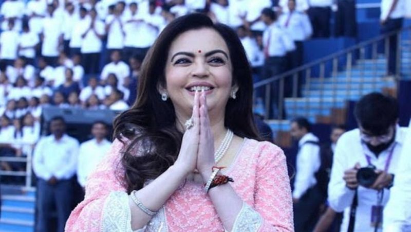 खेलों को भी दिया जा रहा है प्रोत्साहन
नीता अंबानी ने कहा कि रिलायंस फाउंडेशन के जरिए देश में खेल और विकास की योजनाओं को भी बढ़ावा दिया जा रहा है। इसके लिए युवाओं को इससे जोड़ने की कोशिश की जा रही है। 