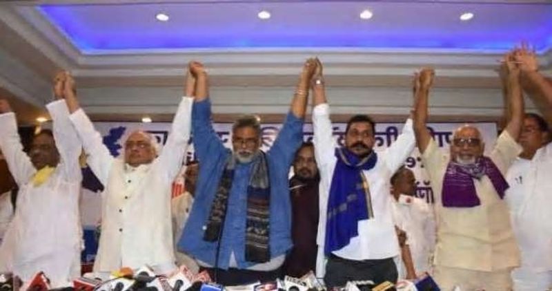 पीडीए में चंद्रशेखर आजाद की अध्यक्षता वाली आजाद समाज पार्टी, एमके फैजी के नेतृत्व वाली सोशल डेमोक्रेटिक पार्टी यानी एसटीपीआई और बीपीएल मातंग की बहुजन मुक्ति पार्टी शामिल हुई है।
