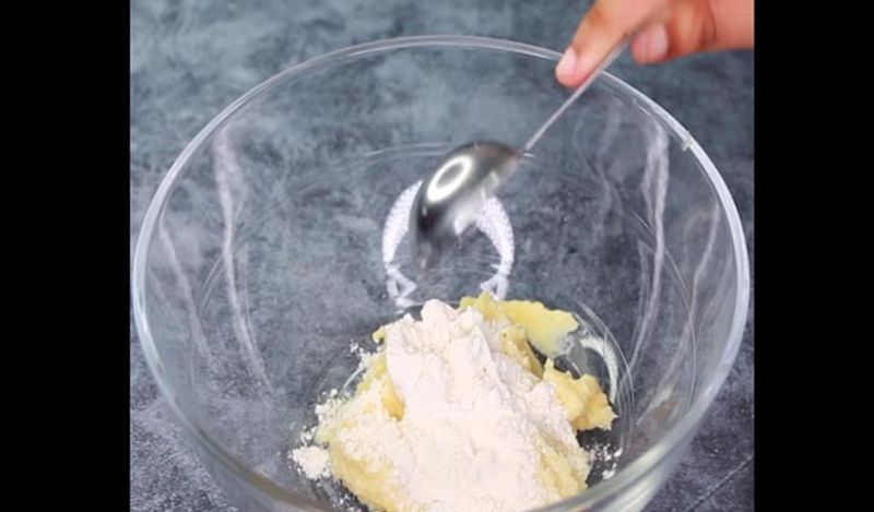 make spongy gulab jamun with half liter milk and two tablespoon flour
