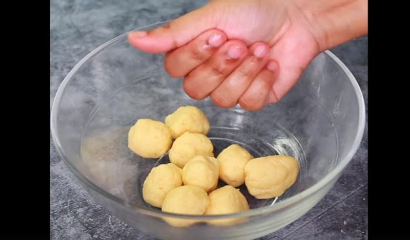 make spongy gulab jamun with half liter milk and two tablespoon flour