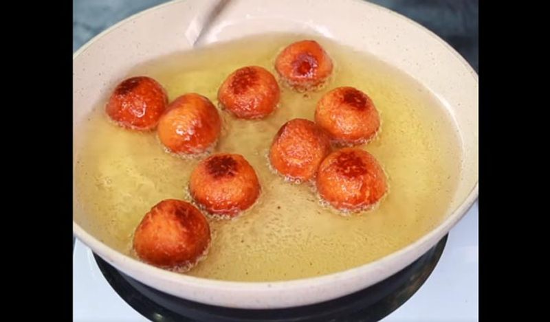 make spongy gulab jamun with half liter milk and two tablespoon flour