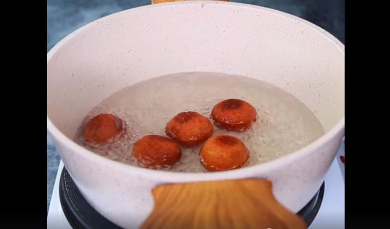 make spongy gulab jamun with half liter milk and two tablespoon flour