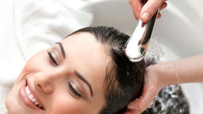 These homemade scrubs will help you to get rid of dandruff-snj