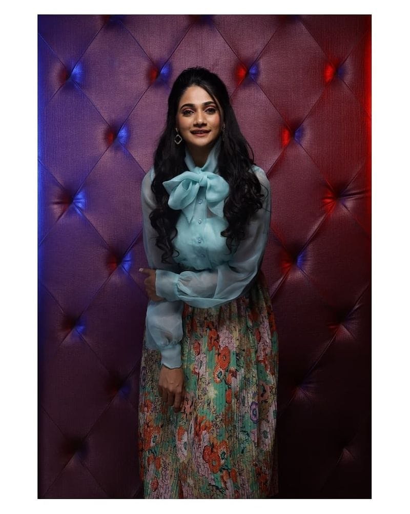 Bigg boss fame Losliya acting in soap advertisement video going viral