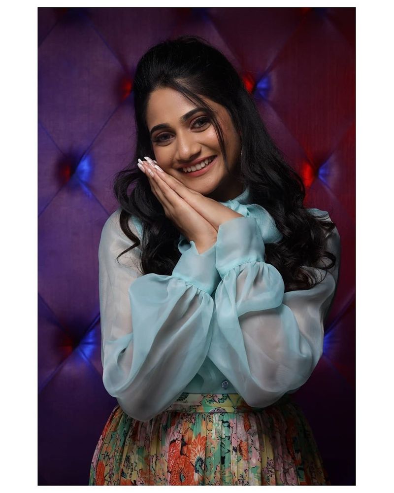 Bigg boss fame Losliya acting in soap advertisement video going viral