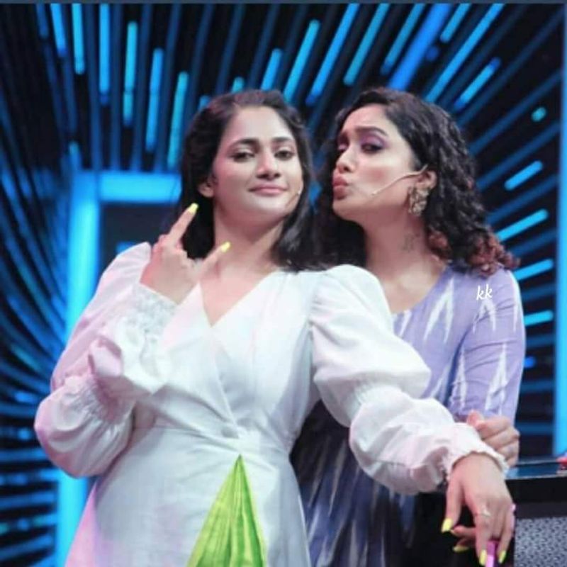 Bigg boss fame Losliya acting in soap advertisement video going viral