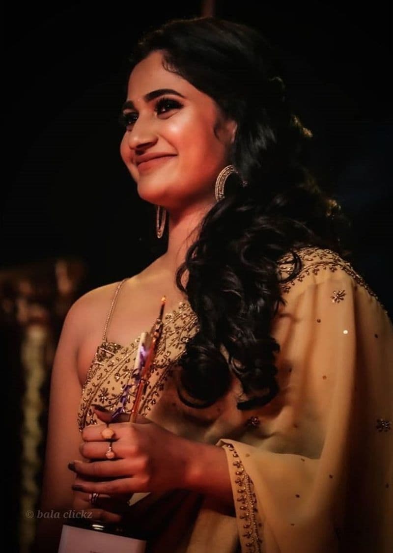 Bigg boss fame Losliya acting in soap advertisement video going viral