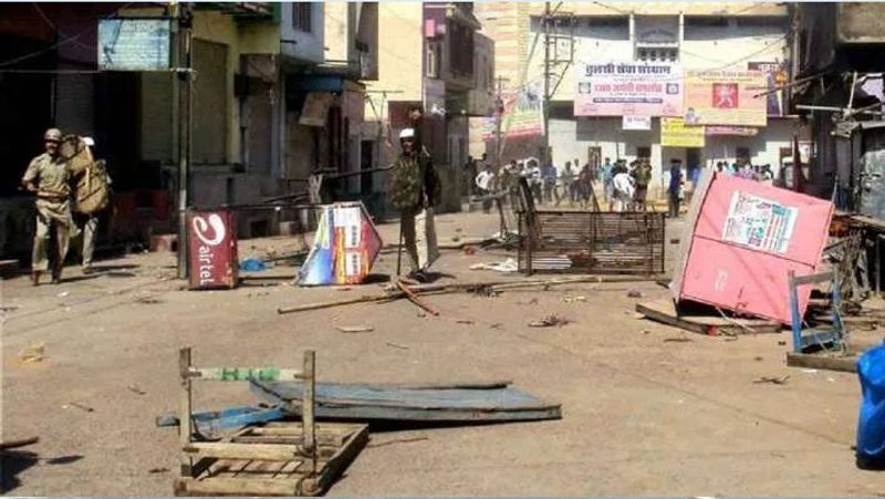 आंदोलनकारियों ने बस्तियों में घुसकर नुकसान किया।