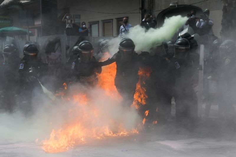 abortion rights women clash with police in mexico