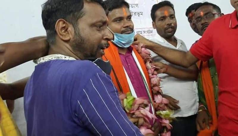 A teacher from Durgapur felicitated by ABVP for participating in Co vaccine humam trail. BTG