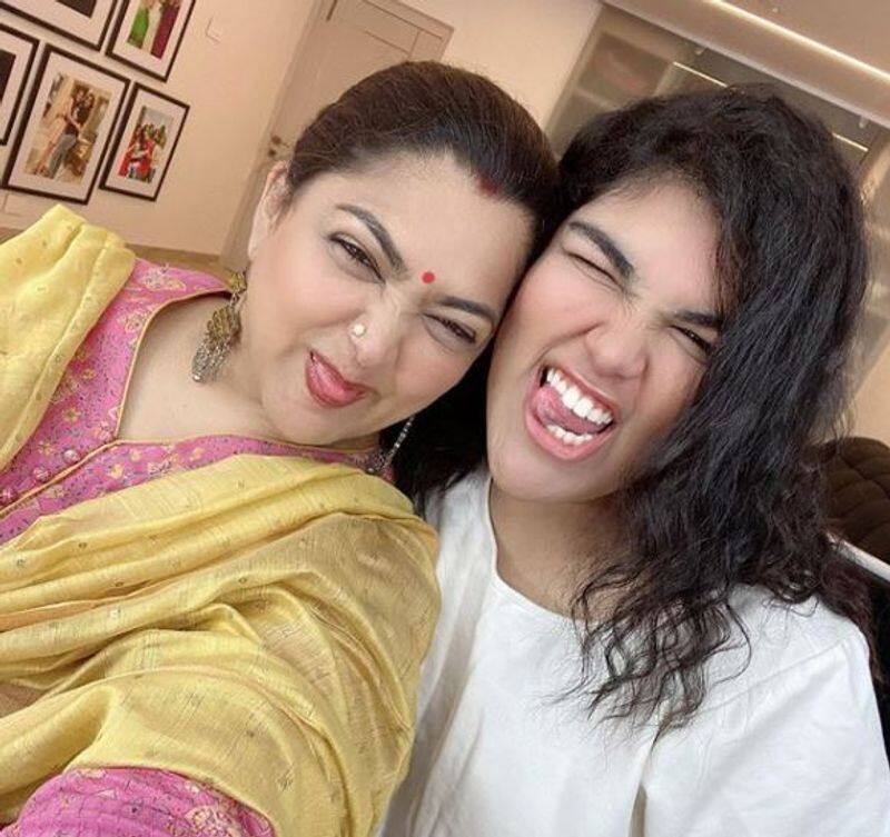 Kushboo share her emotional moment with fan
