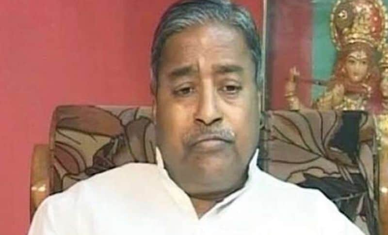 7. विनय कटिया: बाबरी विध्वंस मामले सातवां अहम किरदार का नाम है बीजेपी के पूर्व सांसद विनय कटियार, बताया जाता है कि राम मंदिर आंदोलन की कमान उस वक्त युवा रहे विनय कटियार को सौंपी थी। वह अपने साथ पूरे देश से हजारों कारसेवक और युवाओं को लेकर आयोध्या पहुंचे थे। उन्होंने बजरंग दल कार्यकर्ताओं को बाबरी का ढांचा गिराने के लिए उकसाया था।
