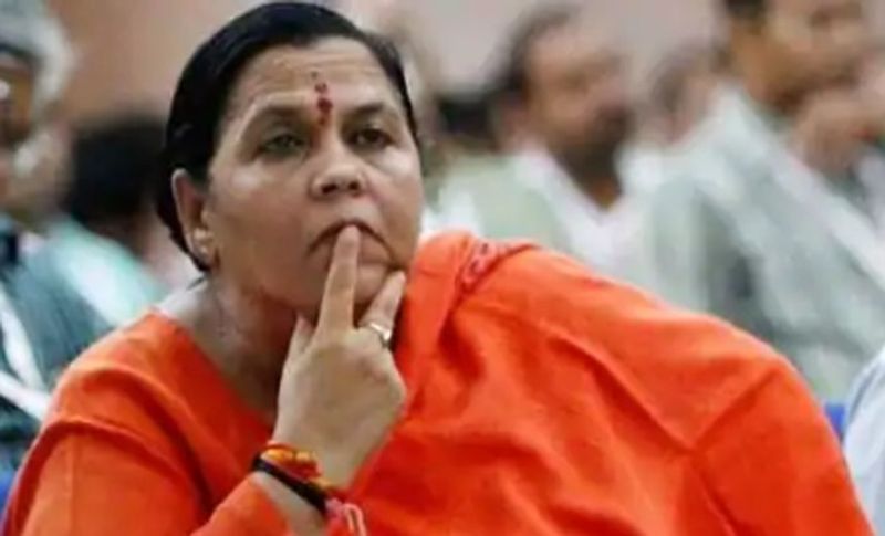 4. उमा भारती: बाबरी केस में चौथा और इस मामले एकमात्र महिला आरोपी बनने वाली उमा भारती का नाम शामिल है। चार्जशीट के मुताबिक उमा भारती अन्य लोगों को भीड़ को उकसाने का काम कर रहीं थीं। लिब्रहान आयोग की रिपोर्ट में वह दोषी पाई गईं हैं।