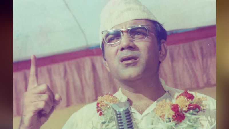 <p>महमूद स्वाभिमानी बहुत थे। मीना कुमारी ने मशहूर प्रोड्यूसर-डायरेक्टर बीआर चोपड़ा से कहा कि आप फिल्म में महमूद को जरूर रोल दीजिए। जब इस सिफरिश का महमूद को पता चला तो, उन्होंने साफ मना कर दिया और फिल्म से बाहर हो गए। महमूद अपने स्वाभिमान को ठेस नहीं पहुंचाना चाहते थे। वे नहीं चाहते थे किसी सिफारिश की वजह से उन्हें काम मिले। बाद में एक्टर- प्रोड्यूसर और डायरेक्टर गुरुदत्त के साथ उनकी ट्यूनिंग बनी। गुरुदत्त की फिल्म प्यासा में महमूद को एक छोटा सा रोल मिल गया। </p>