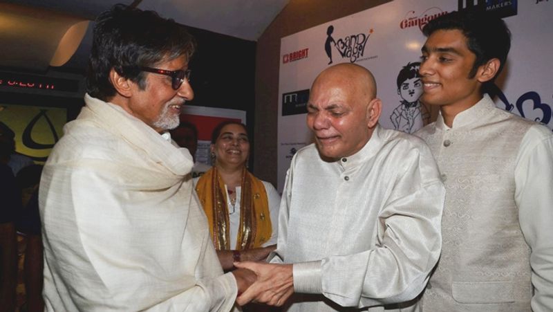 <p>महमूद ने लगभग 300 फिल्मों में बतौर कॉमेडियन काम किया। 23 जुलाई 2004 को वे दुनिया छोड़ कर चले गए। महमूद की ये खूबी थी कि वे कभी किसी सीन की रिहर्सल नहीं करते थे, वे सीधे सेट पर जाकर लाइव सीन शूट करते थे। </p>