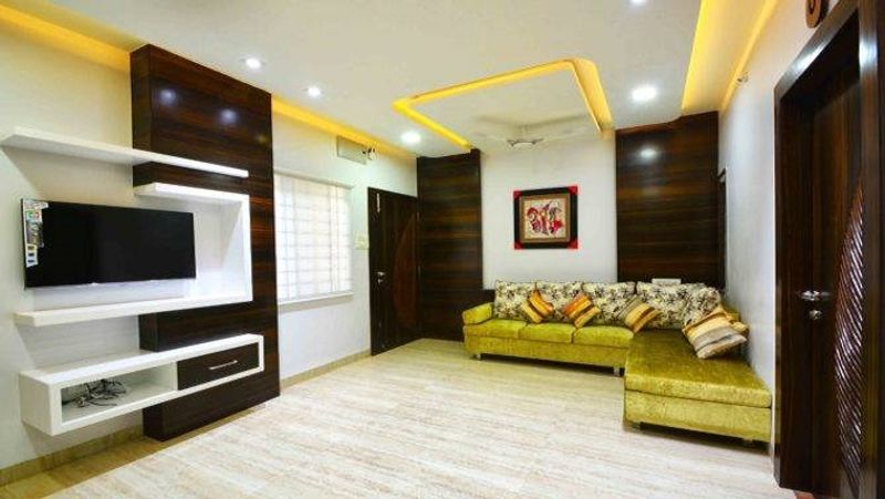 अनिल अंबानी ने घर की साज-सज्जा में डिफरेंट कलर स्कीम का इस्तेमाल किया है। घर के अलग-अलग कक्षों की डिजाइन और कलर स्कीम अलग-अलग है। 