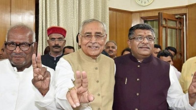 बताते हैं कि 1985 में पहली बार कांग्रेस की टिकट पर राज्यसभा पहुंचे महेंद्र प्रसाद की जान बाल-बाल बची थी। हुा यह था कि जब पंजाब में आतंकवाद अपने चरम पर पहुंच चुका था और उस वक्त कांग्रेस ने महेंद्र प्रसाद को अमृतसर की लोकसभा सीट के लिए एक आब्जर्वर के तौर पर भेजा था। बाटला में पार्टी कार्यकर्ताओं की एक सभा थी और उनकी कार में धमाका हो गया। लेकिन, वह बाल-बाल बच गए थे। (फाइल फोटो)